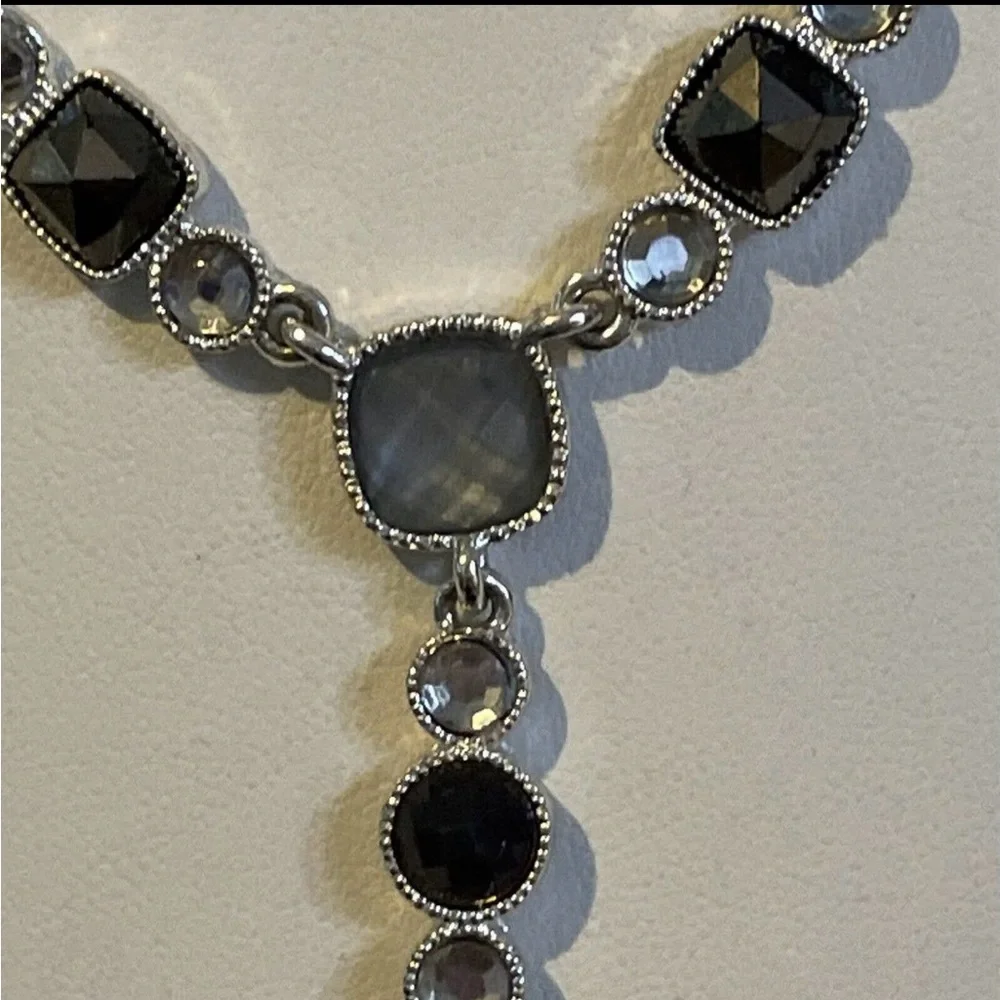 Avon lariat style necklace smokey grey rhinestones w/earrings Women’s jewelry